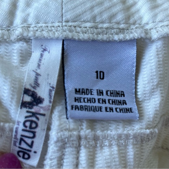 •Kenzie• Women’s Bermuda Length Shorts - Size 10 - Picture 2 of 7